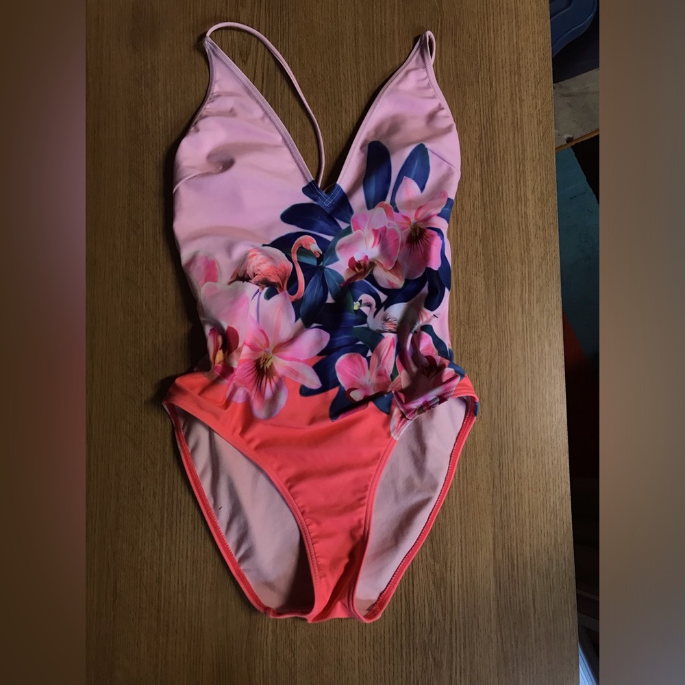 Ted Baker
One piece swimsuit